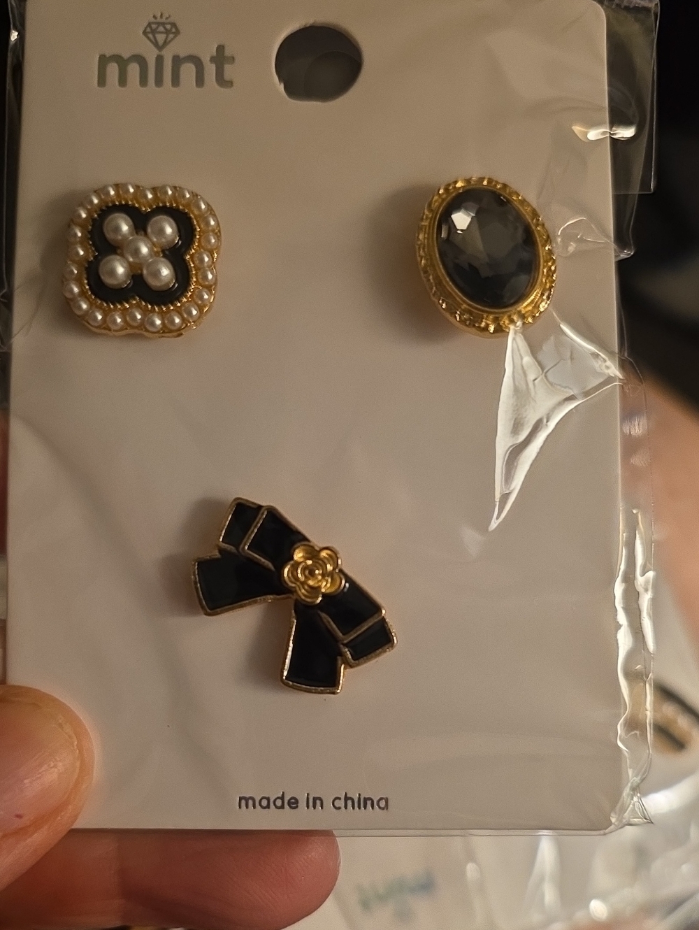 Mint Black & Gold Pearl Accent Brooch Set